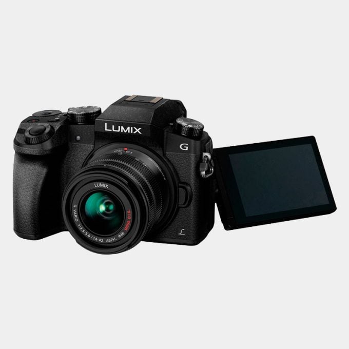 Cámara Panasonic Lumix DMC-G7 lente Lumix G Vario 14-42mm f/3.5-5.6