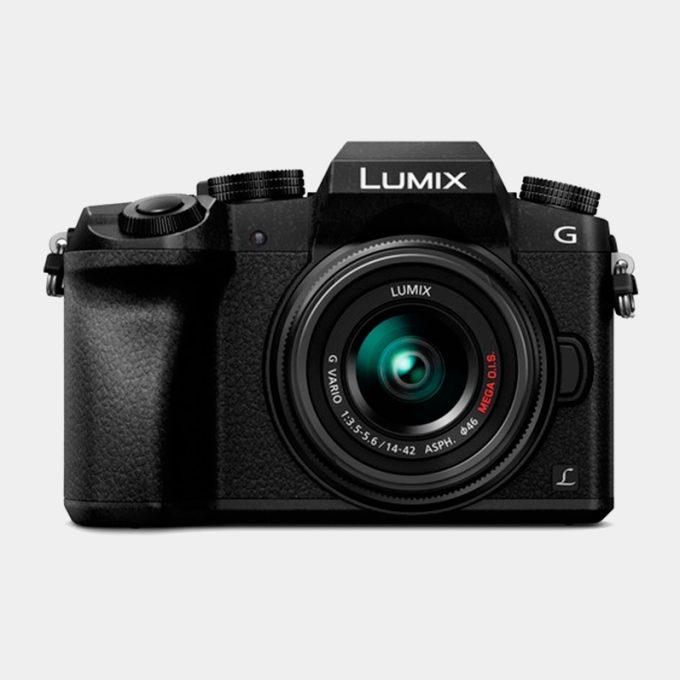 Cámara Panasonic Lumix DMC-G7 lente Lumix G Vario 14-42mm f/3.5-5.6