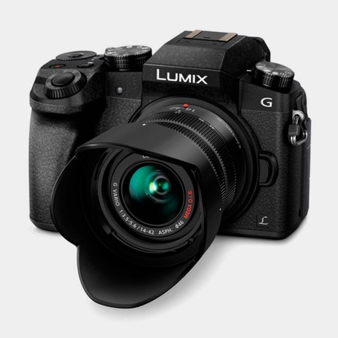 Cámara Panasonic Lumix DMC-G7 lente Lumix G Vario 14-42mm f/3.5-5.6
