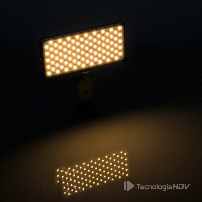 Luz Led Vidpro LED-180 color variable para cámara y teléfonos