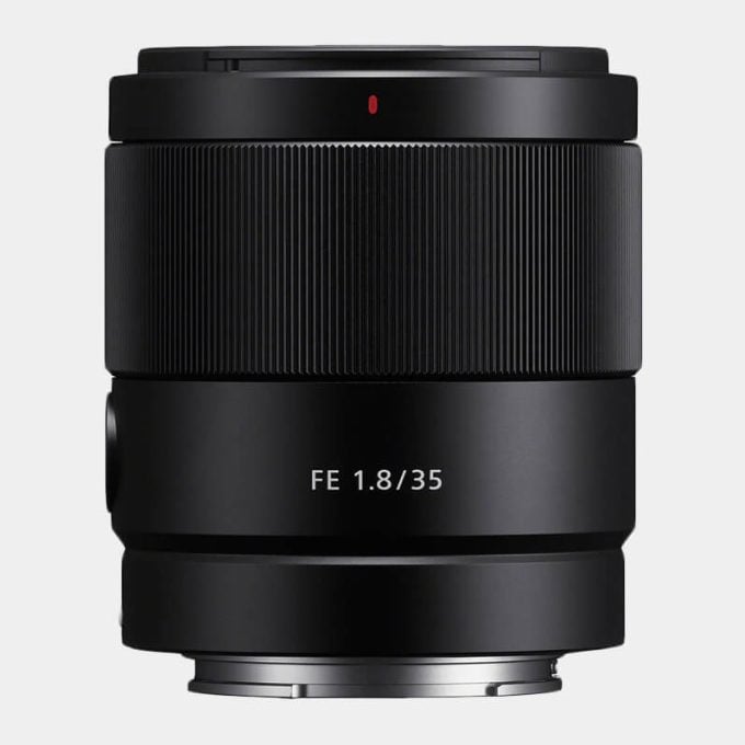 Lente Sony FE 35mm f/1.8 compatible con cámaras APS-C