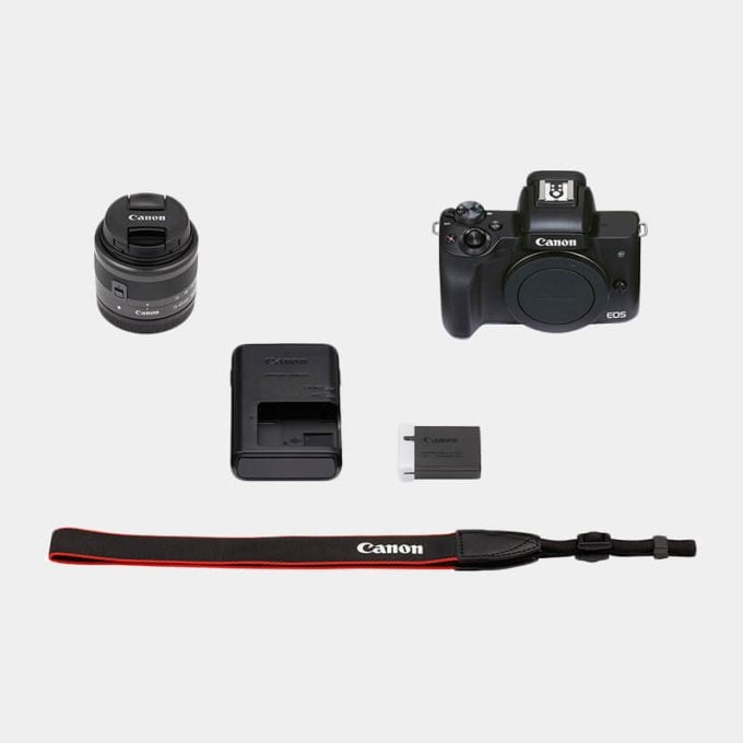 Canon EOS M50 Mark II con lente de 15-45 mm