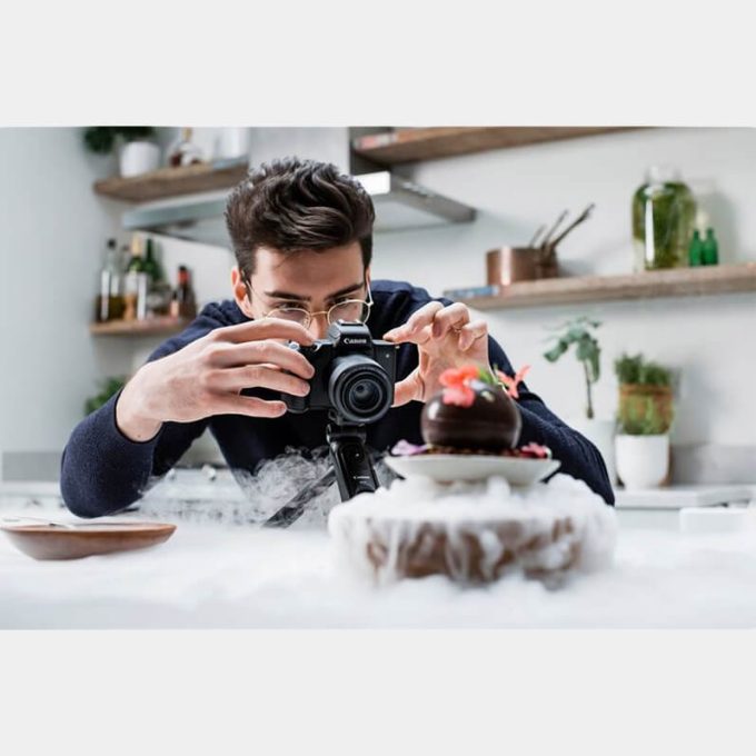 Canon EOS M50 Mark II con lente de 15-45 mm