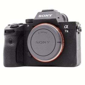 Sony a7 III 24MP Full-Frame Exmor R BSI CMOS Solo Cuerpo