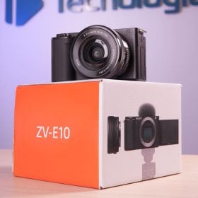 Cámara sin espejo Sony ZV-E10 con lente de 16-50 mm