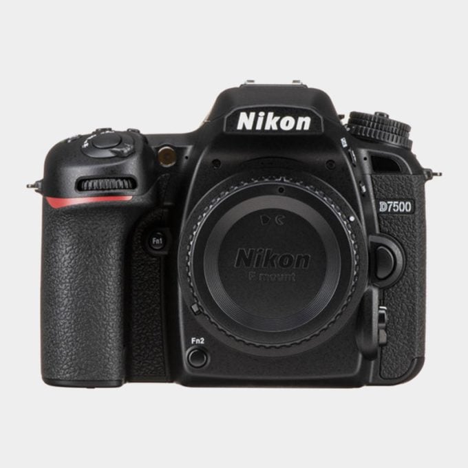 Cámara Nikon D7500 DSLR (solo cuerpo)