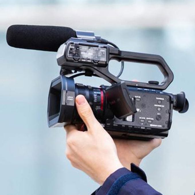 Panasonic HC-X2000 UHD 4K 3G-SDI/HDMI Pro con zoom 24x