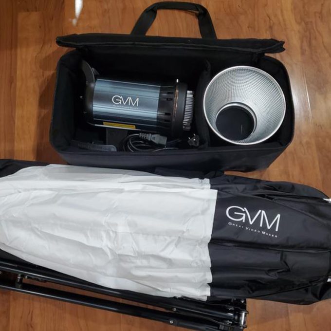 Softbox 66 cm GVM G100W Bi-Color LED 100W de potencia Con Stand