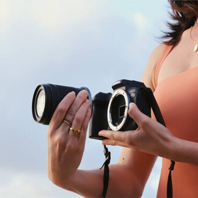 Canon r10 y lente 18-150mm