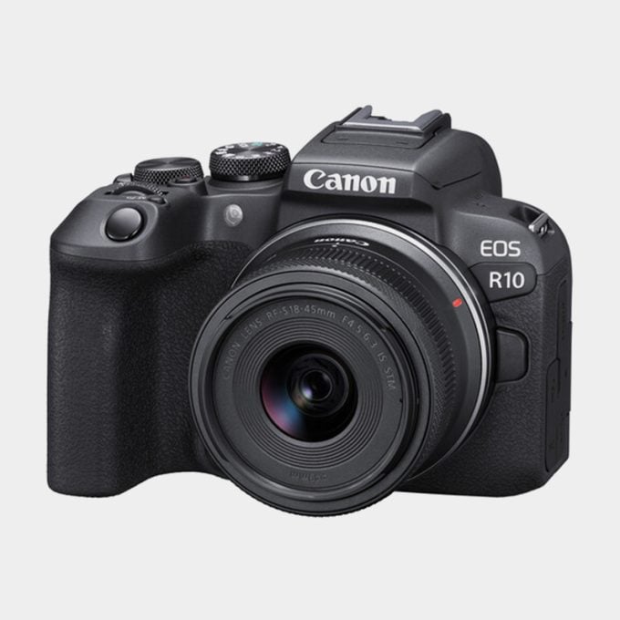 Camara sin espejo canon R10 con lente 18 45 mm