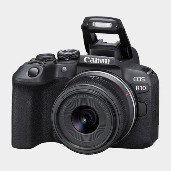 Camara sin espejo canon R10 con lente 18 45 mm