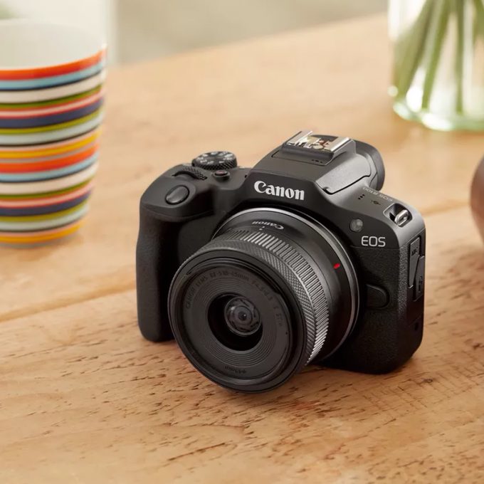 Camara sin espejo Canon Eos R100