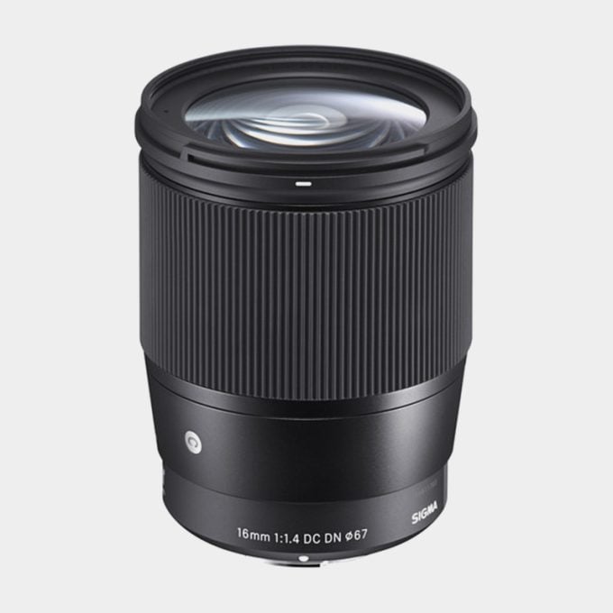 Lente Sigma 16mm f/1.4 DC DN de montura E Sony