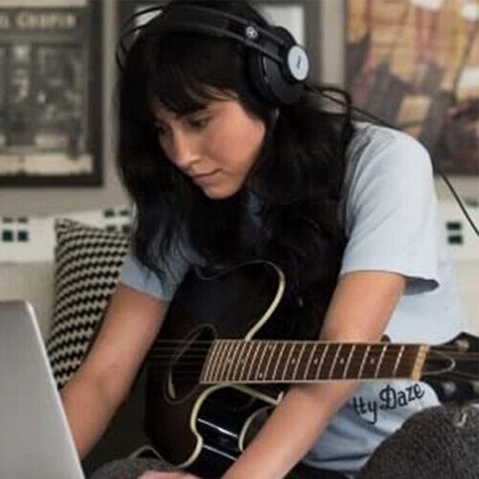 Audífonos de estudio AKG K72 con Diadema autoajustable
