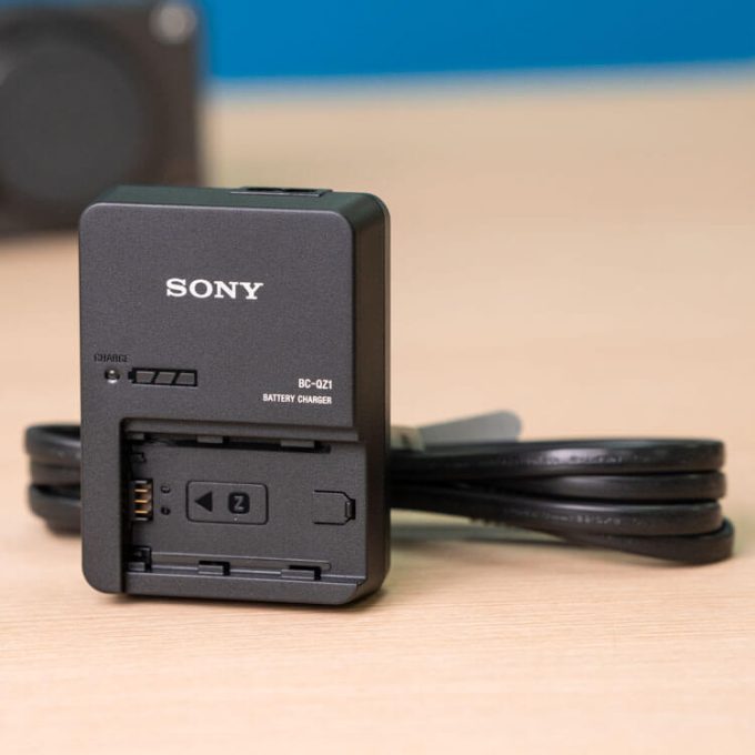 Kit Cámara Sony Fx 30 jaula, Cargador Sony, Batería Sony NP-FZ100 y Memoria 64GB V30