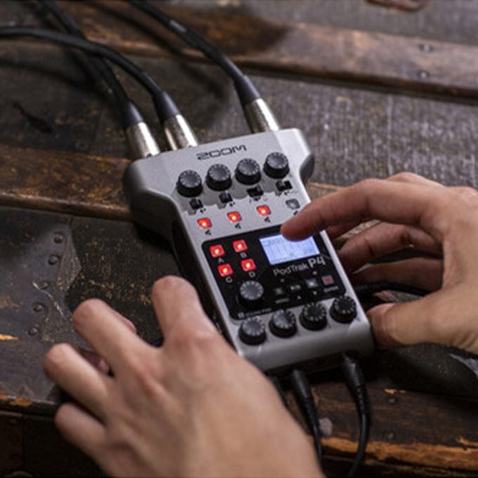 Grabador de podcasts multipista portátil Zoom PodTrak P4f