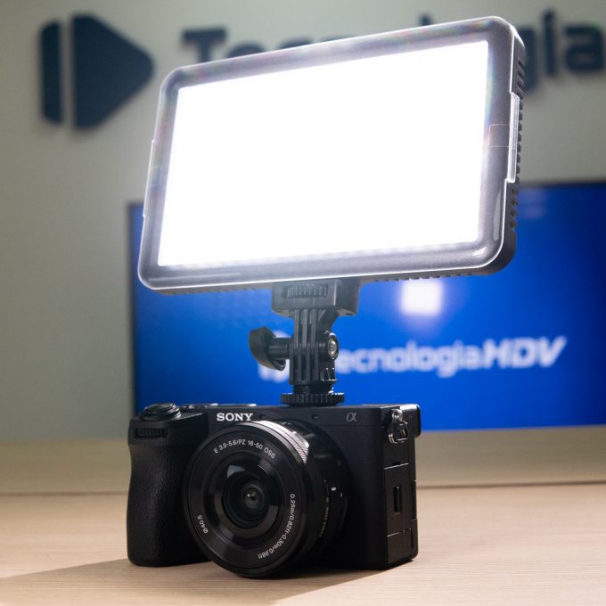 Luz LED Vidpro LED-300 28 W con Bateria y Cargador
