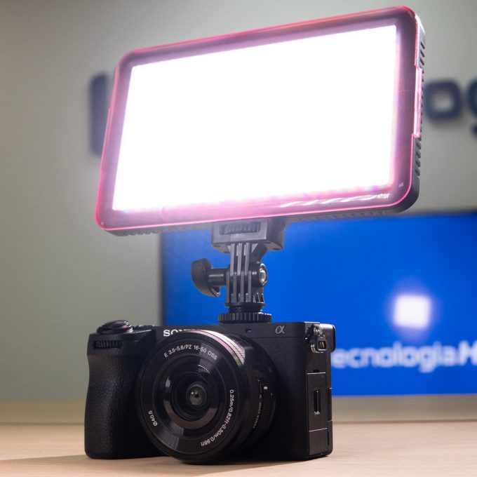 Luz LED Vidpro LED-300 28 W con Bateria y Cargador