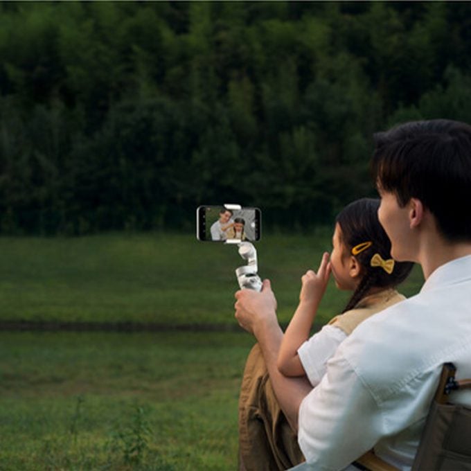 DJI Osmo Mobile 6 Gimbal para teléfono inteligente (gris platino)