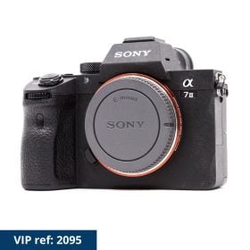 Sony a7 III 24MP Full-Frame Exmor R BSI CMOS Solo Cuerpo