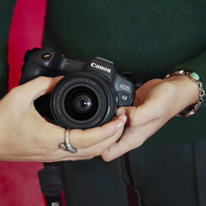 Canon EOS R8 Cámara sin espejo solo cuerpo
